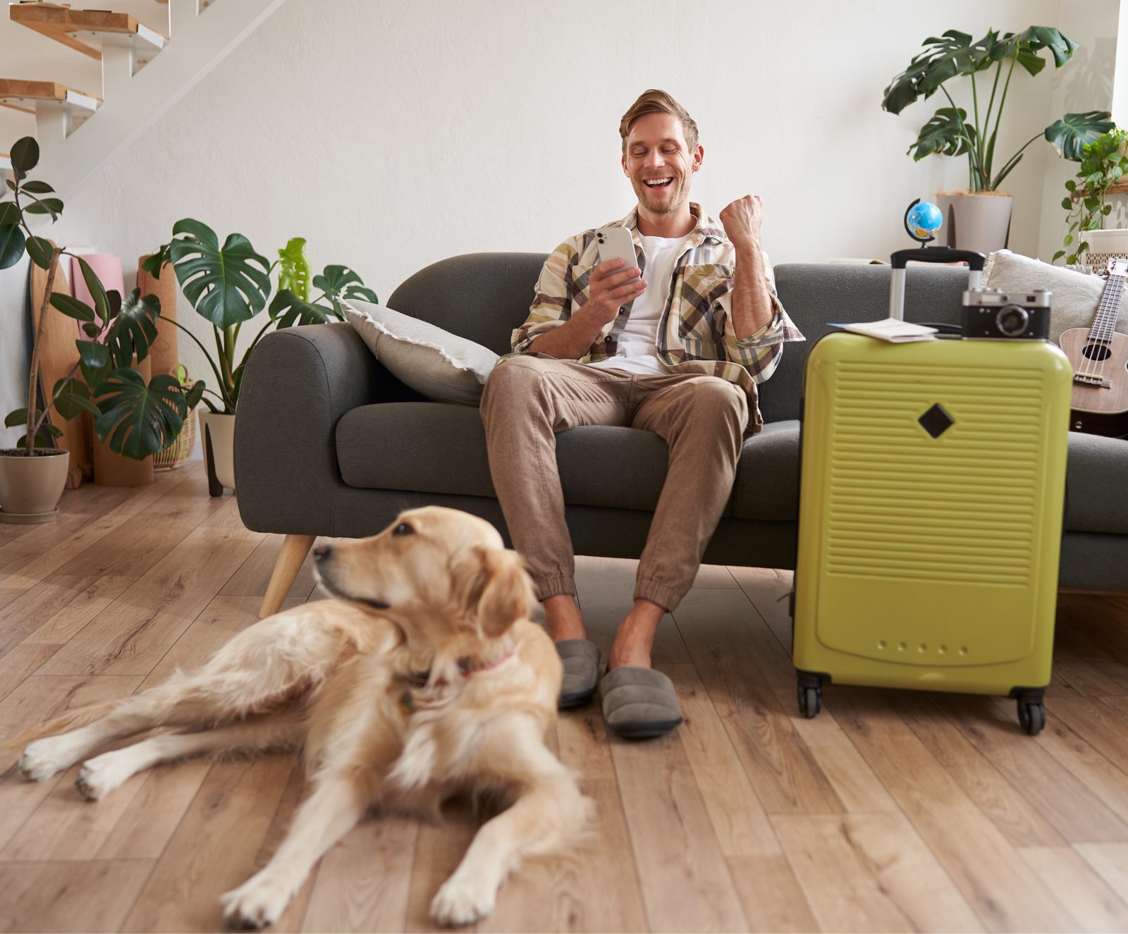 Guest with a golden retriever in a furnished apartment